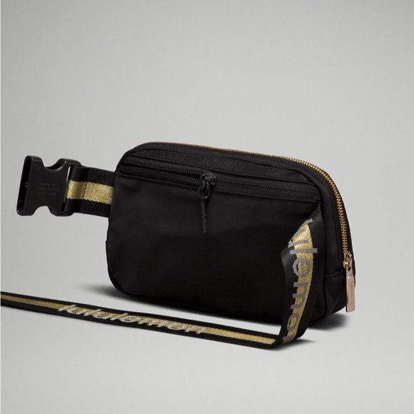 LULULEMON 1L BLACK/GOLD/WHT BELT BAG - Picture 3 of 11